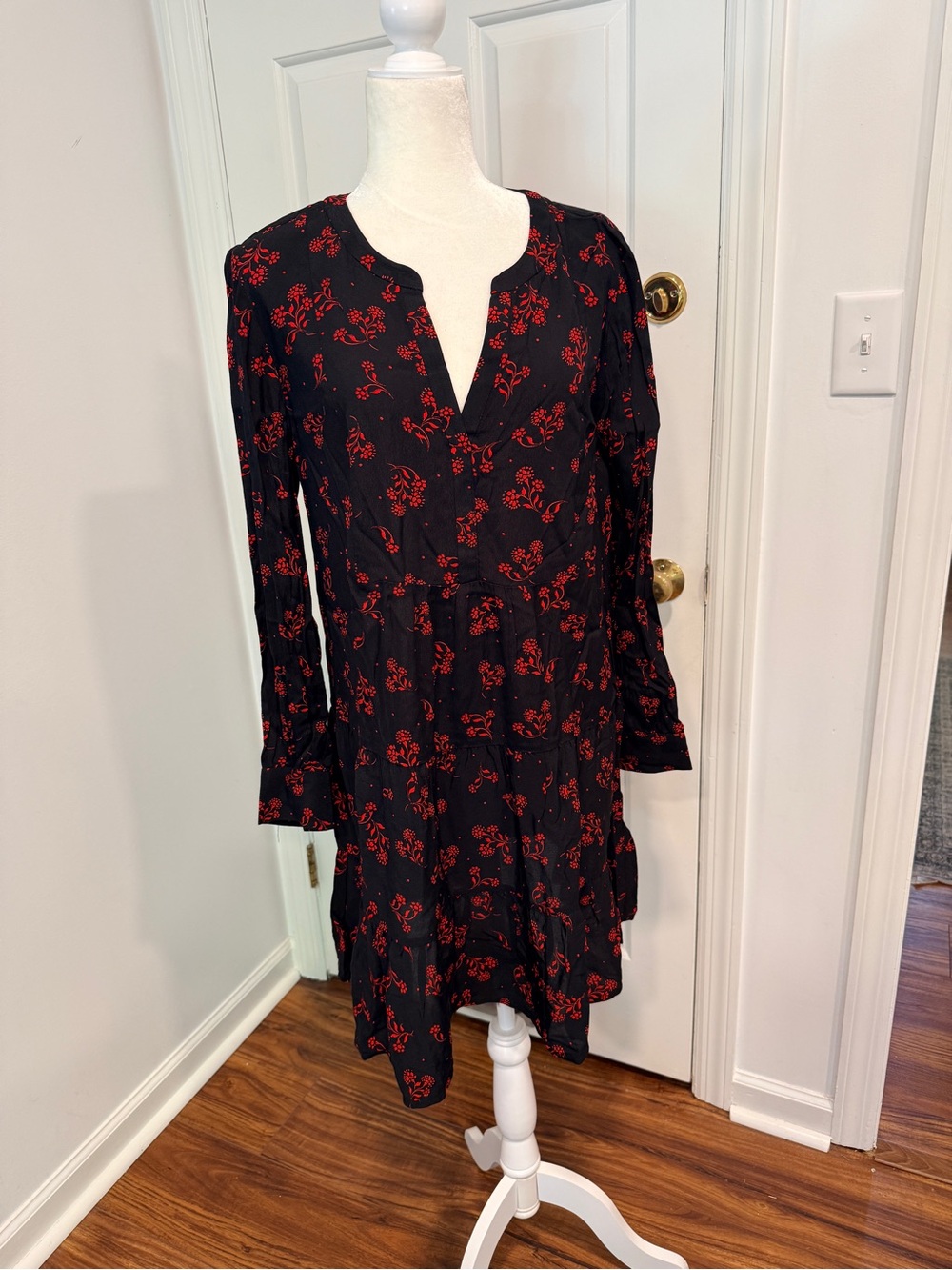 NWT Loft long-Sleeve Floral V-Neck Black and Red Dress